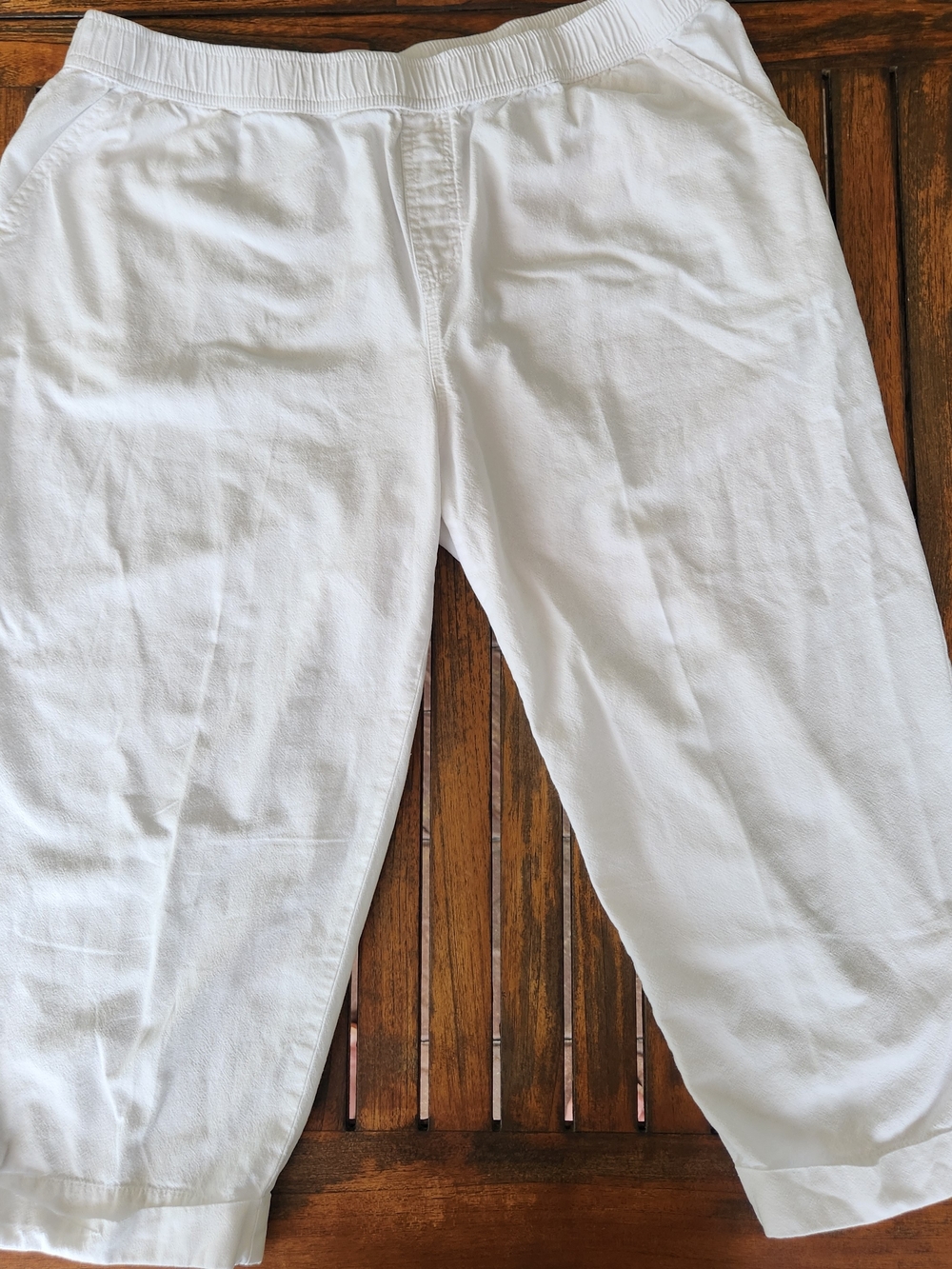 Emily Daniels White Capri Pants Size Large Elastic Waist Cuffed Hem Pockets